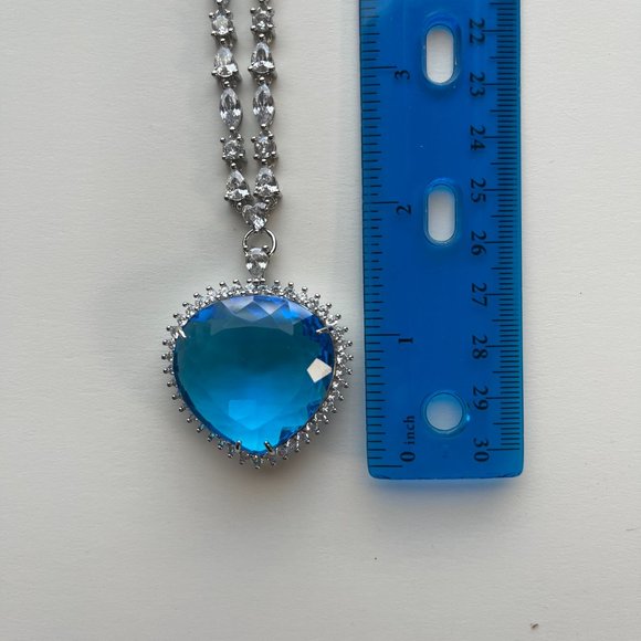 Titanic Heart of the Ocean Necklace Gift Set - Picture 4 of 13